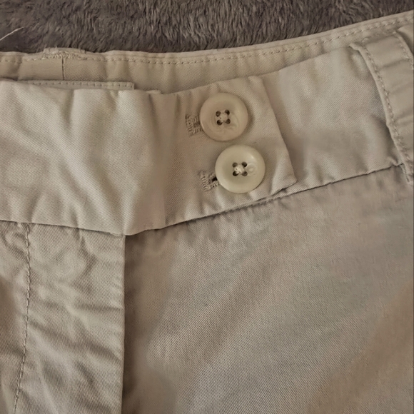 Vineyard Vines Beige Bermuda Shorts w Front & Back Pockets! Size 10 - Picture 4 of 6